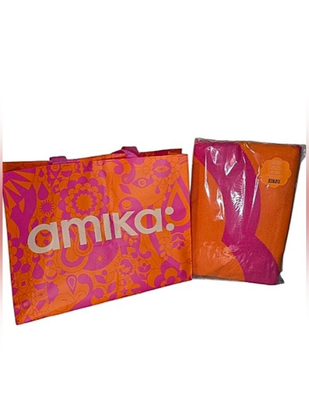 New! Amika Beach Blanket & Tote Bag Set